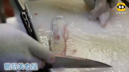 日本河豚刺身的制作过程厨师相当的细心刀法快狠准
