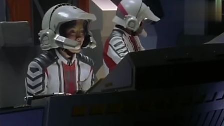 迪迦奥特曼放终极大招，宇宙船被击碎