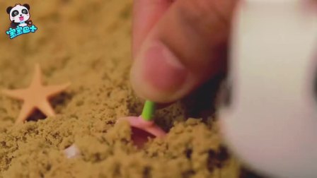 《宝宝巴士》奇奇在宝藏岛挖到了汉堡，真的好棒呀