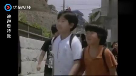 迪迦奥特曼：师傅在拍江之电电车，却发现海里有奇怪的东西！