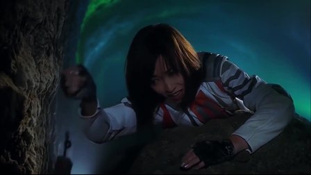 奥特曼：蓝色巨人想冲迪迦放大招，被爆炸给打断，随后蓄势重来