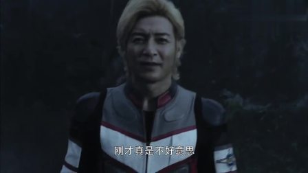 奥特曼：欧布不敌怪兽，怪兽在看到对手变成戴拿之后，都不敢动