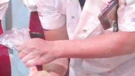 美女姐姐做软欧面包_杭州面包烘焙培训_杭州蛋糕培训学校蛋糕学习班