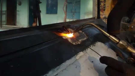 焊工培训学校老师手把手教电焊工操作技巧