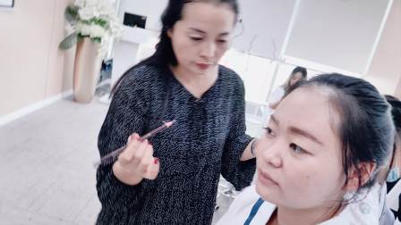 上海正规专业半永久培训班【上海纹绣】学员脸上相互设计眉形