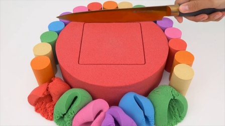 早教益智玩具：用太空沙做个彩色的形状玩具，最后把它们全部切碎