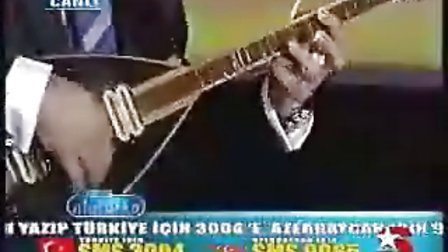 乌兹别克斯坦弹布尔演奏家现场演奏苏联军歌《草原啊，草原》