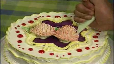 制作草莓蛋糕 莫菲蛋糕 怎样用电饭煲做蛋糕