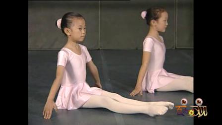 中国歌剧院少儿艺术考级全套教材第二级之前抬腿