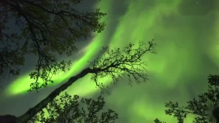 挪威塞尼亚岛极光这段视频可不是延时而是实时拍摄的视频喔