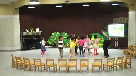 小班戏剧创作《小雨落在森林里》主题下雨了-幼儿园戏剧教育课程