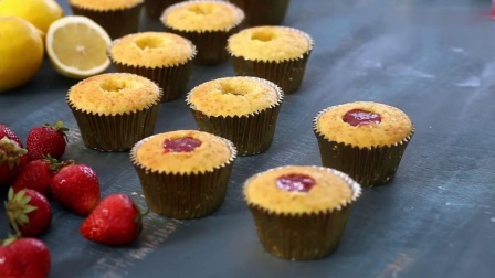 美味的草莓柠檬蛋糕制作