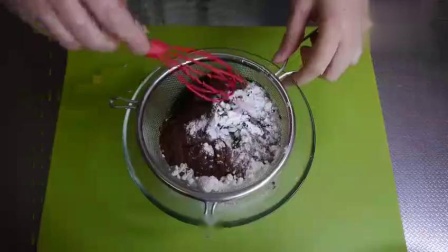 简单有趣的巧克力蛋糕制作！
