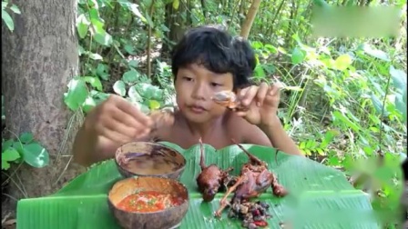荒野小孩，森林吃播东南亚小吃炸鹌鹑，肉嫩骨酥，香酥可口