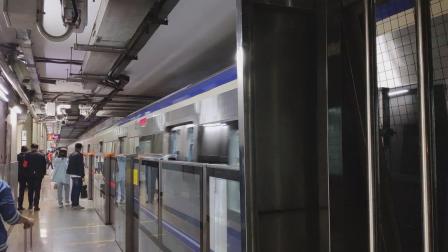 北京地铁2号线内环进入鼓楼大街站(拍摄于201