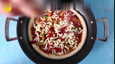 在家用平底锅也可以做披萨，做法简单易学，没有孩子不喜欢的！