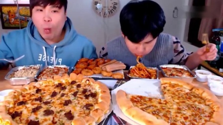 韩国吃播兄弟吃超高热量PIZZA、炸鸡，难怪那么肥！