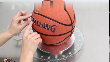 篮球也能抱来啃着吃原来是甜品师的创意蛋糕，方法简单美味好玩