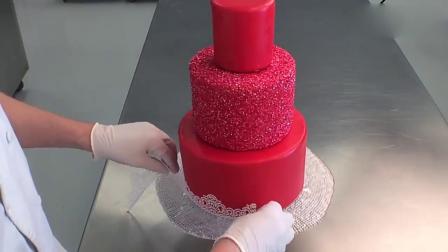 蛋糕师傅制作红色翻糖蛋糕，颜色喜庆热闹，瞬间高大上！