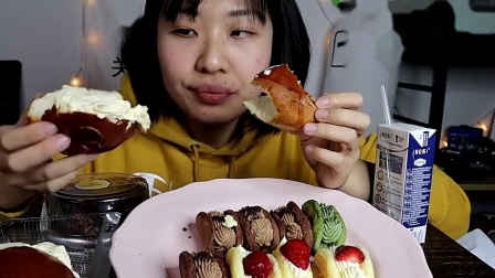 上海小姐姐吃黄油奶油面包和奶油蛋糕，看着都觉得很幸福