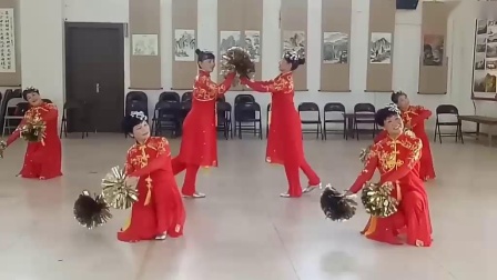 德化县电信局老体协苏玉春等6人表演舞蹈《祝福祖国》
