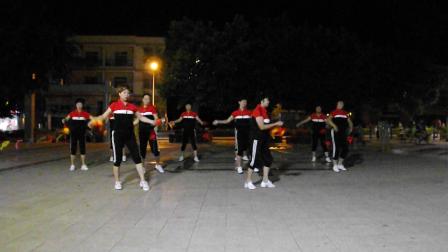 龙海市紫泥镇安山海岛舞蹈队健身双球“走向复兴”