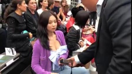 辛芷蕾jennie同框 鲶鱼系 高级脸 相似美 不久前辛芷蕾竟被男粉丝喊妈？辛芷蕾也不甘示弱 立即回击:臭小子 你给我等着