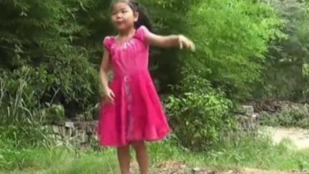 三岁小美女跳广场舞《小苹果》