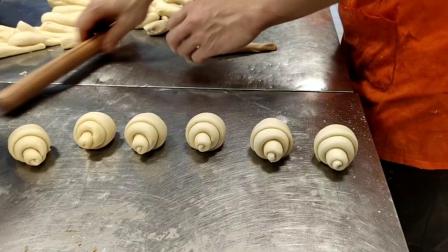 牛角造型的面包制作方法