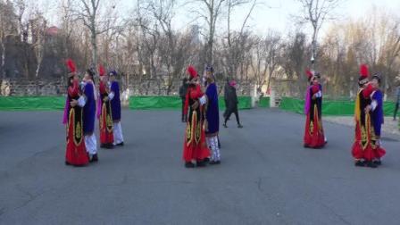 新疆舞《达坂城的姑娘》表演∶天津市北宁麦西来普舞蹈队