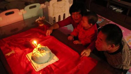欧文1周岁生日蛋糕
