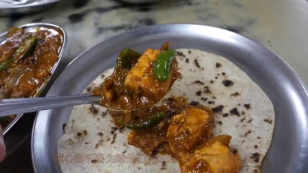 印度的街头美食：&ldquo;烤面包&rdquo;，鼓起来的那刻，简直太惊艳了！.mp4