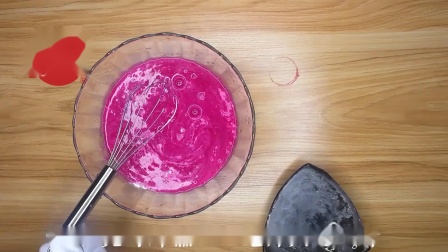 火龙果椰汁马蹄糕做法，千层马蹄糕制作方法，糕点详细流程.mp4