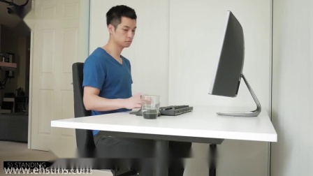 【安全培训】电脑桌的人体工程学设计-5种错误坐姿