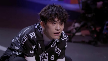 02这就是街舞:千玺呼吁现场积极斗舞,没想到炸出个街舞大神小海