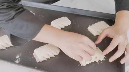 小伍哥电影投资：网红面包系列之培根芝士面包，口感丰富！