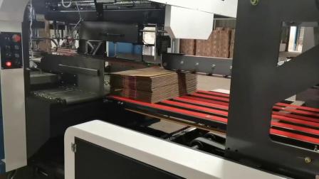 纸箱厂从瓦楞纸板到纸箱的生产过程，全程只需两个人工，太神奇了