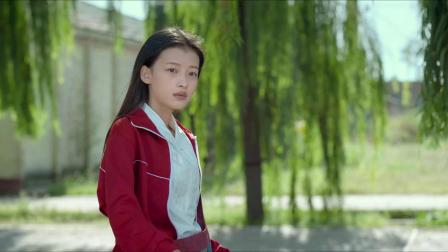 你还记得高中第一次触碰女同桌手时的感觉吗?