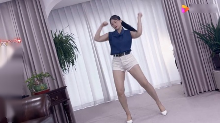青青世界广场舞《记得你眼里的依恋》