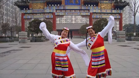 滕州市民广场舞蹈队照片：亲吻西藏