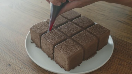 耳骚Emojoie | 在家做出精致的法式巧克力树莓慕斯蛋糕，够我吹一年