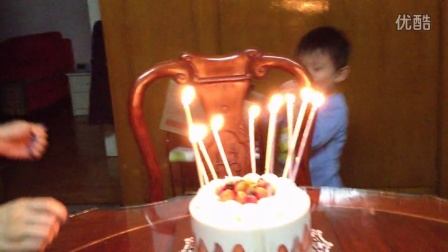 《3岁》1021哈哈跟妈妈一起点蜡烛过生日吹蛋糕IMG4833