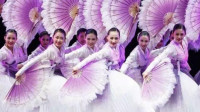 舞蹈《心灵之翼》延边大学艺术学院出演 看外柔内刚，优雅自信的朝族舞小姐姐们的朝鲜舞