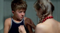 4分钟奥斯卡影片《铁皮鼓》侏儒男子和16岁美丽继母的故事