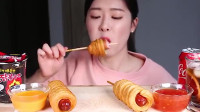 韩国街头美食，西班牙油条热狗，芝士热狗，辣火鸡杯面，奶酪酱，脆脆的声音，我的最爱！