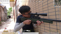 真人吃鸡，搞笑和平精英真人版，狙击手高点对决！