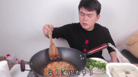 翔翔大作战：长沙臭豆腐测评，打开那一瞬间就像打开了下水道，然而却极其美味！