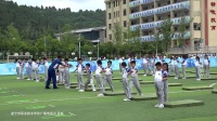 10四年级室外体育课《技巧-肩肘倒立》教学视频，中国教育学会与卫生分会十四城市中小学体育教学改革研讨会