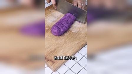 紫薯饼的做法_软糯香甜的紫薯饼不仅健康少油,吃起来也是特别美味