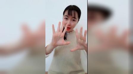 《五只猴子🐒荡秋千》小朋友特别喜欢的手指游戏，喜欢的可以试试哦，记得送上你的小❤️❤️，